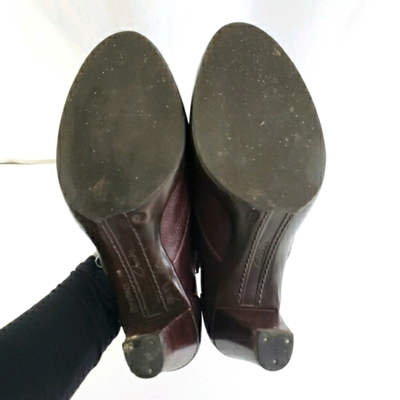 Clarks Leather Lace-Up Oxford Heel in Burgundy - Picture 6 of 7